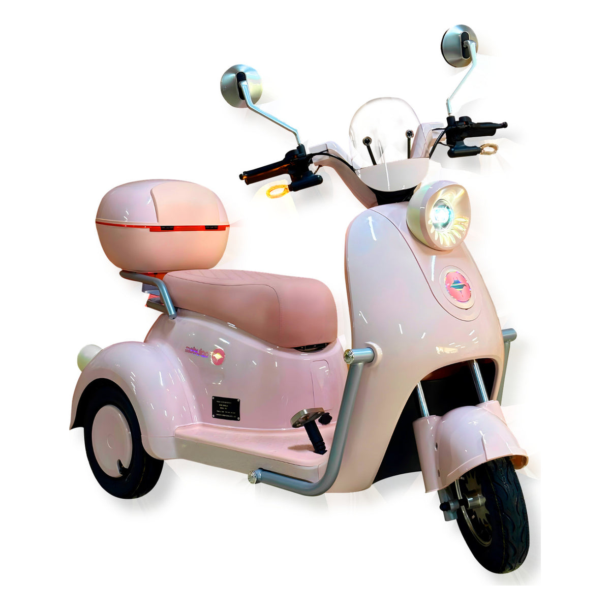 Trimoto eléctrica MOBULAA Family-3 (M3) color rosa, vista en tres cuartos delantera del lado derecho, sobre fondo blanco